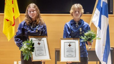 Kolme meripartiolaista Kuusiston Linnanyrjänät -lippukunnasta palkittiin Suomen Partiolaisten Sankarimerkillä
